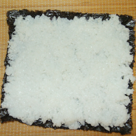 comment faire cuire mettre du riz sur une feuille d'algue
