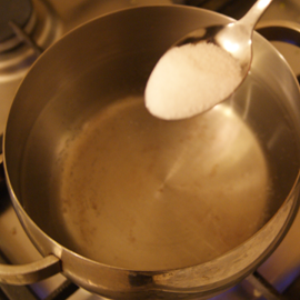 eau salée et poivrée pour la cuisson des boulettes ajouter du sel et du poivre à l'eau (pour un demi-litre d'eau - 1 cuillère à café)